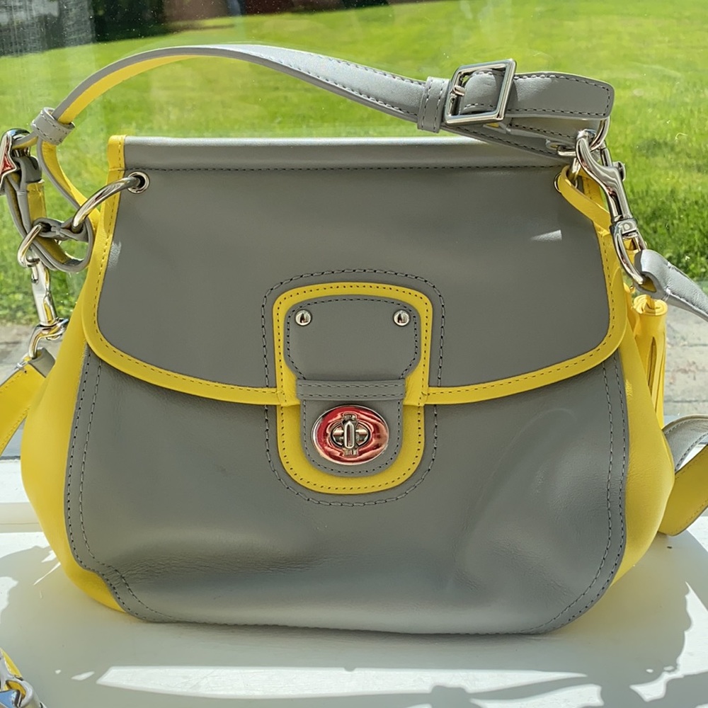 Willis Coach cross body.  Comes w dust bag
